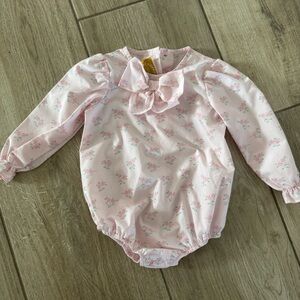 Beaufort Bonnet Company Beatrice Bow Blouse Onesie Size 6-12m in color Best buds